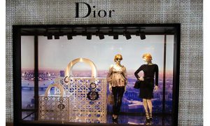 closed window display example - dior window display