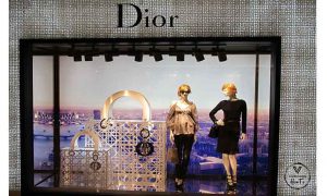 closed window display example - dior window display