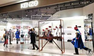 Open back window display example - Kenzo window display