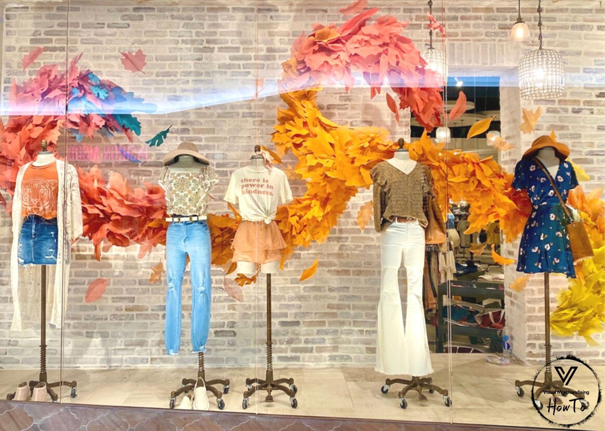 Fall Window Displays - visualmerchandisinghowto.com