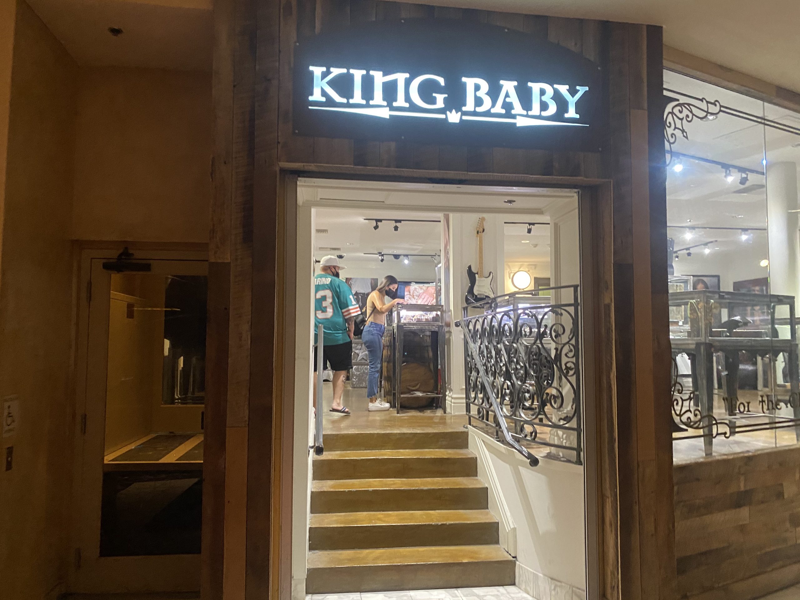 King Baby Store Window Display at The Forum in Ceasar's Palace Las ...